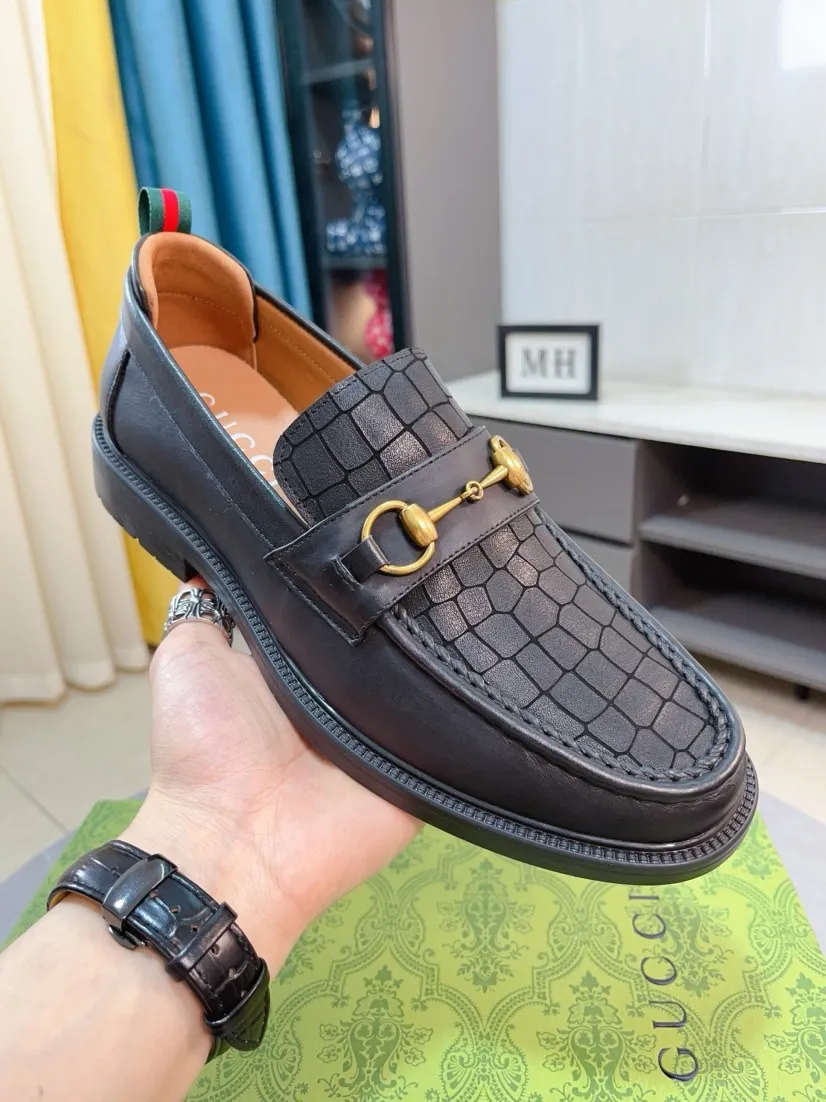 Men's shoes 💰500🌹🌹[GUCCI Gucci] A new style of formal men's leather shoes is coming ~ The original quality upper is made of Italian cowhide➕The leather is soft and delicate, comfortable and soft. The top layer of genuine leather, rubber wear-resistant outsole, the shoe shape is dignified and domineering, and the luxury charm is not concealed! The natural and free nouveau riche leads the trend. Code number: 38-44